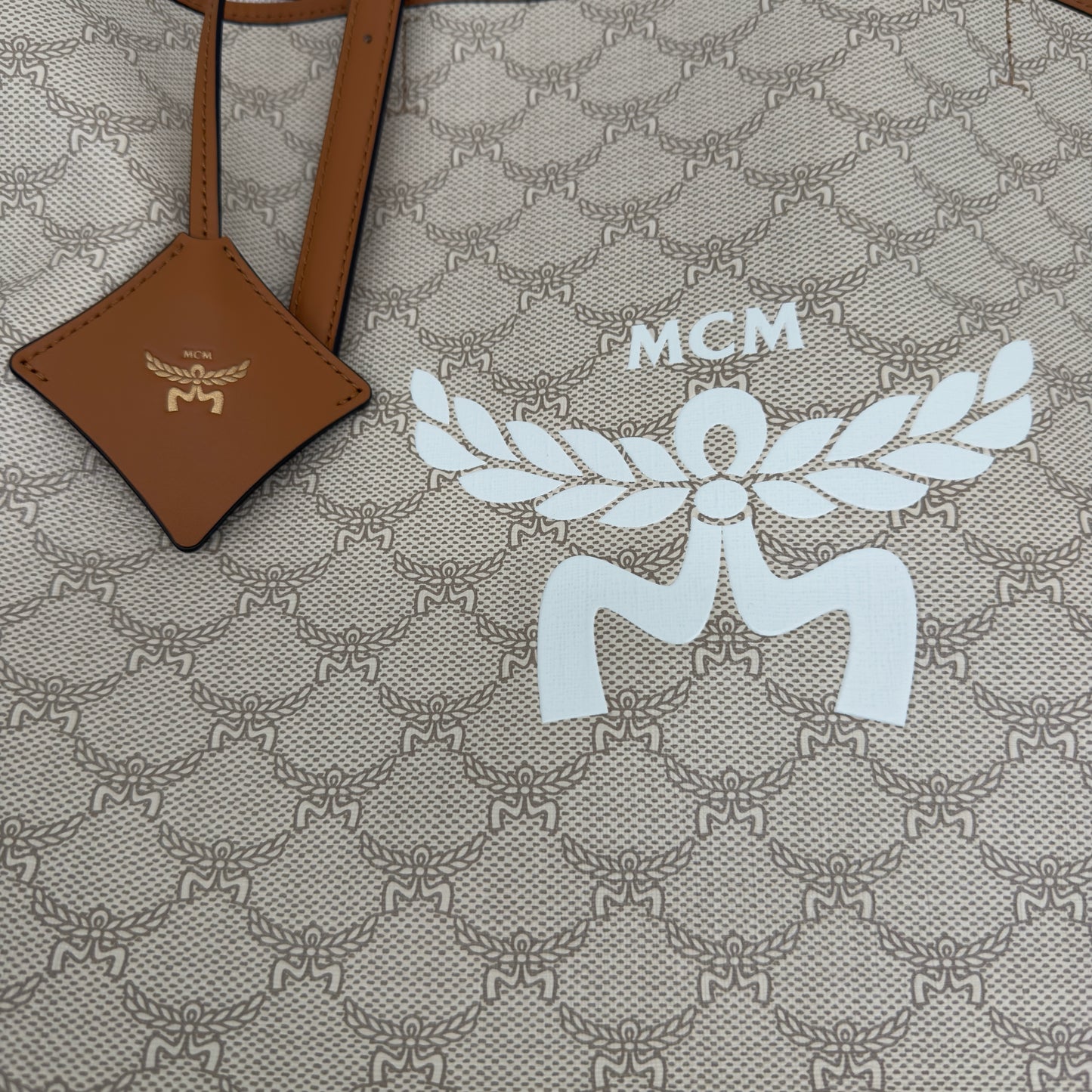 Mittelgroße Handtasche