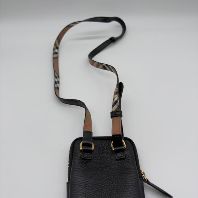 Handytasche aus genarbtem Kalbsleder