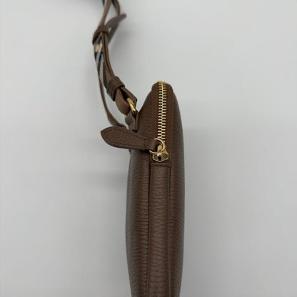 Handytasche aus genarbtem Kalbsleder